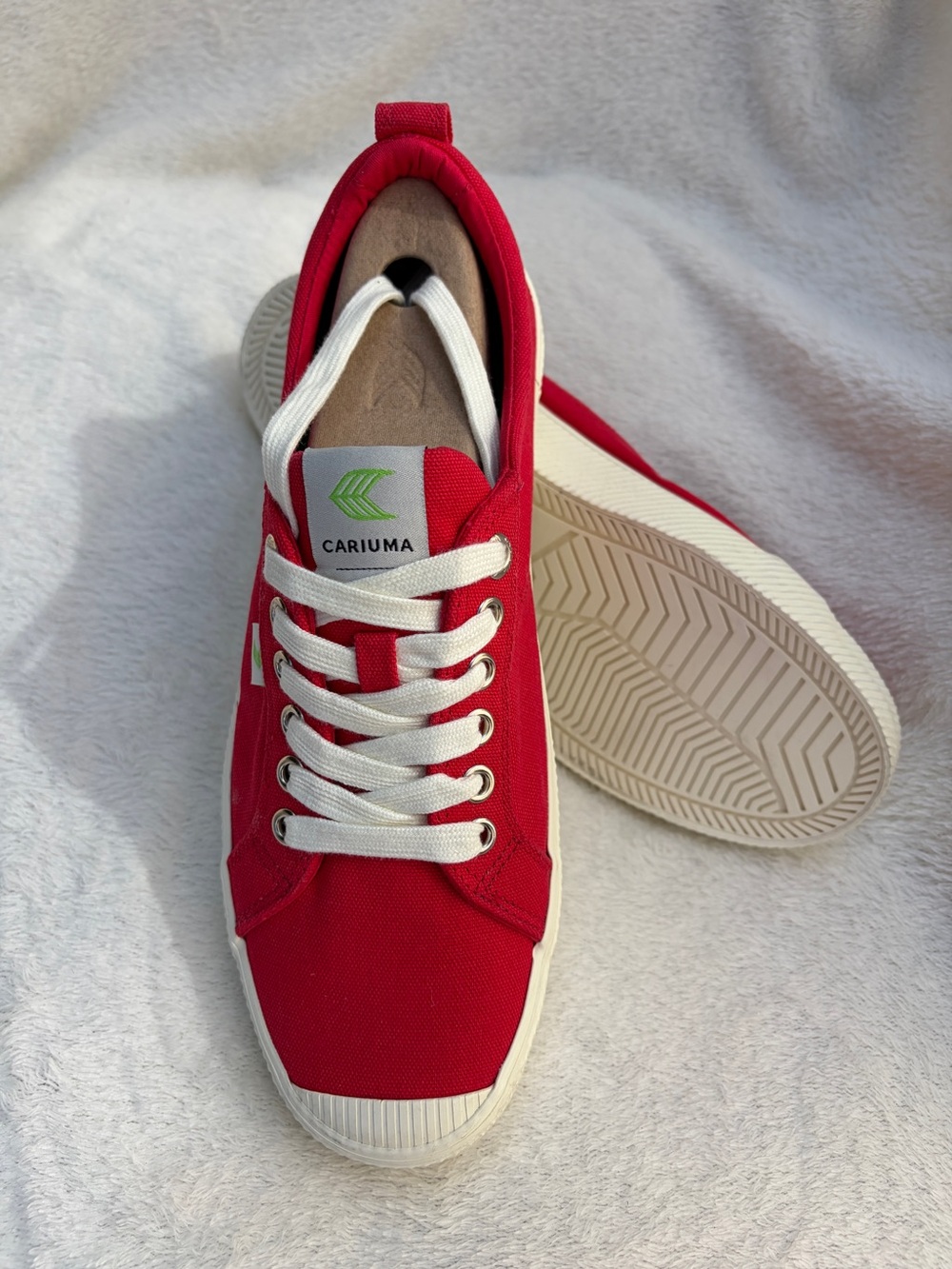 Cariuma Red Canvas Low-Top Sneakers with White‎ Laces